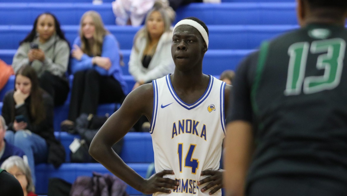 Second half rally propels Men's Basketball to win
