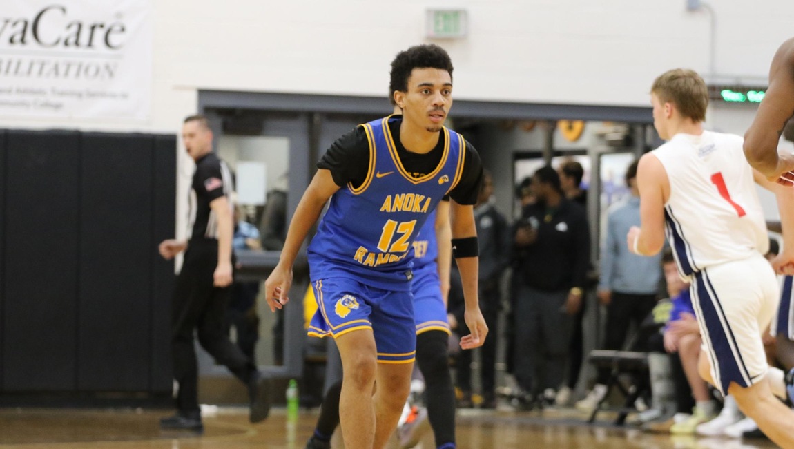 Men's Basketball Falls in Semifinals, Ends Season 21-8 Overall