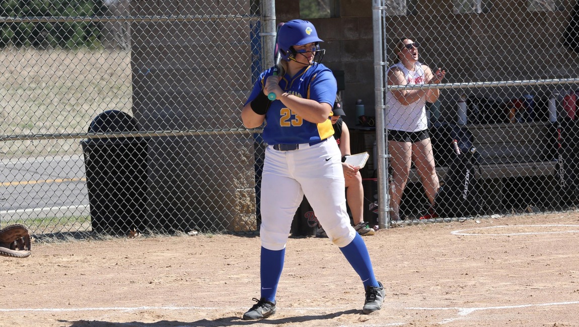 Softball finishes season 8-16 overall